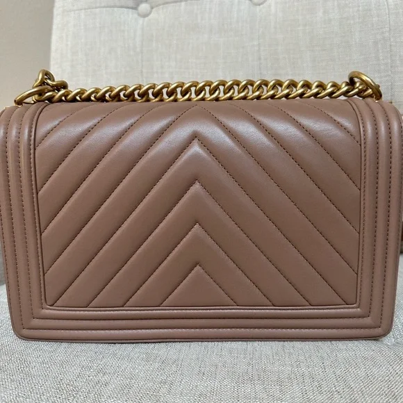 CHANEL AUTHENTIC, Chanel Medium Boy Bag - Picture 5 of 17